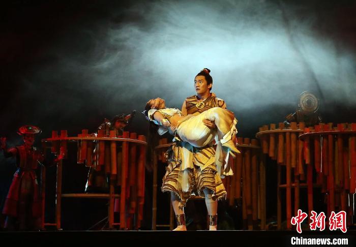 圖為《花腰竹女》演出劇照?！↑S興鴻 攝