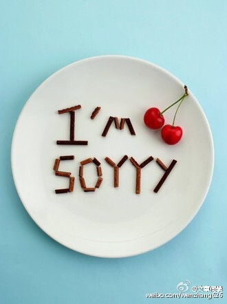 文章微博回應(yīng)“火鍋店包房內(nèi)抽煙”一事:接受批評(píng)